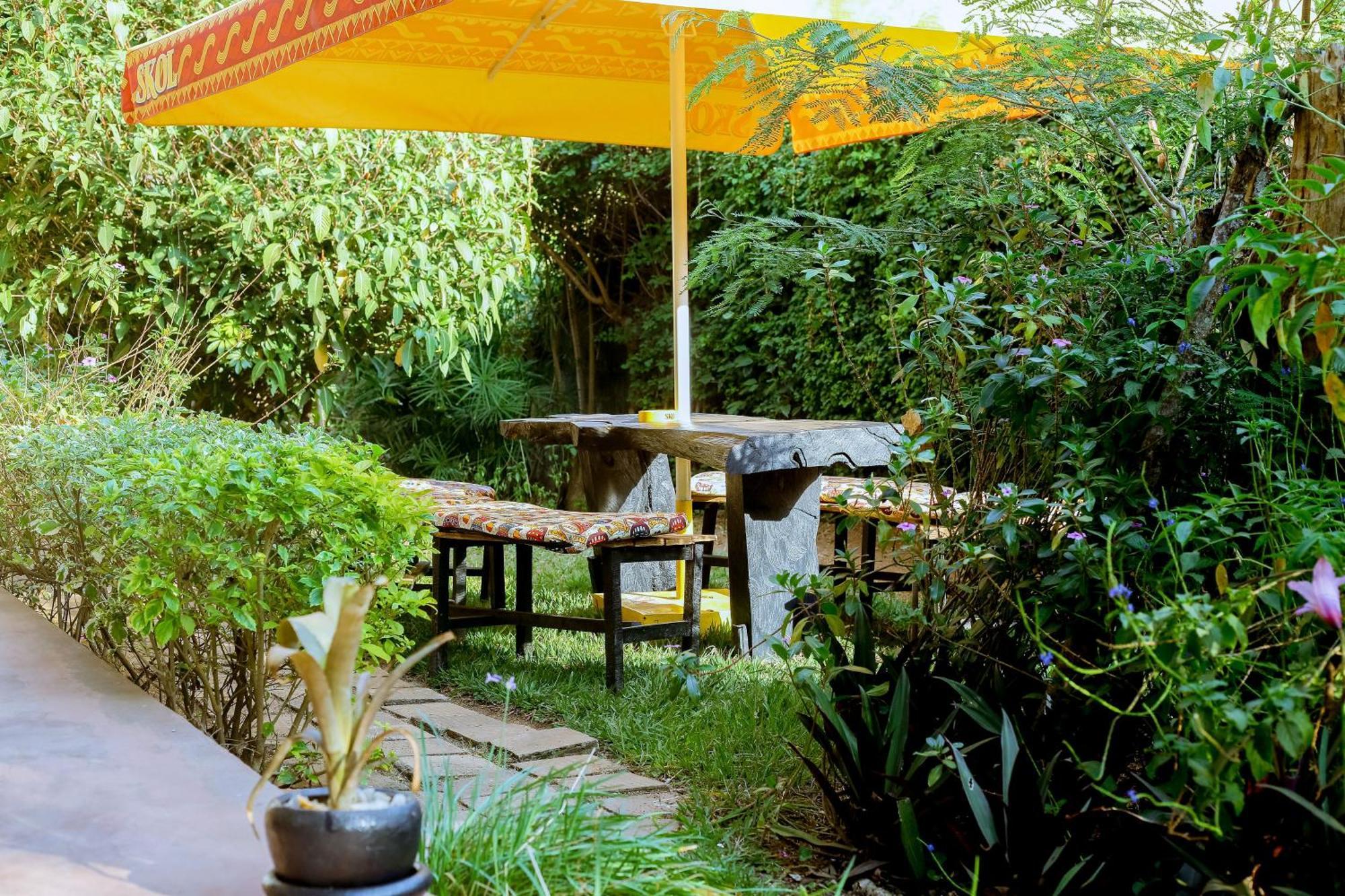 Inzozi Africa House B&B-Kimihurura Кигали Экстерьер фото